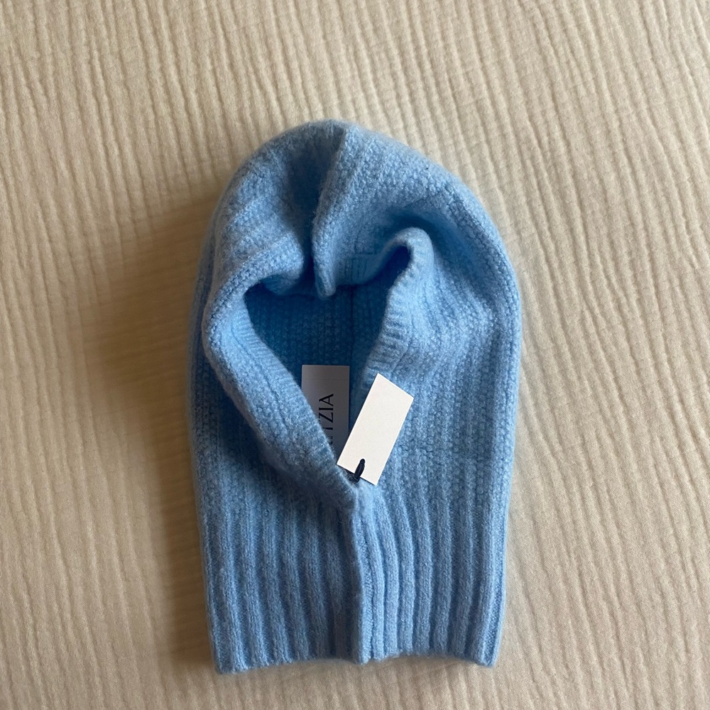 Aritzia Sunday Best Beanie Balaclava